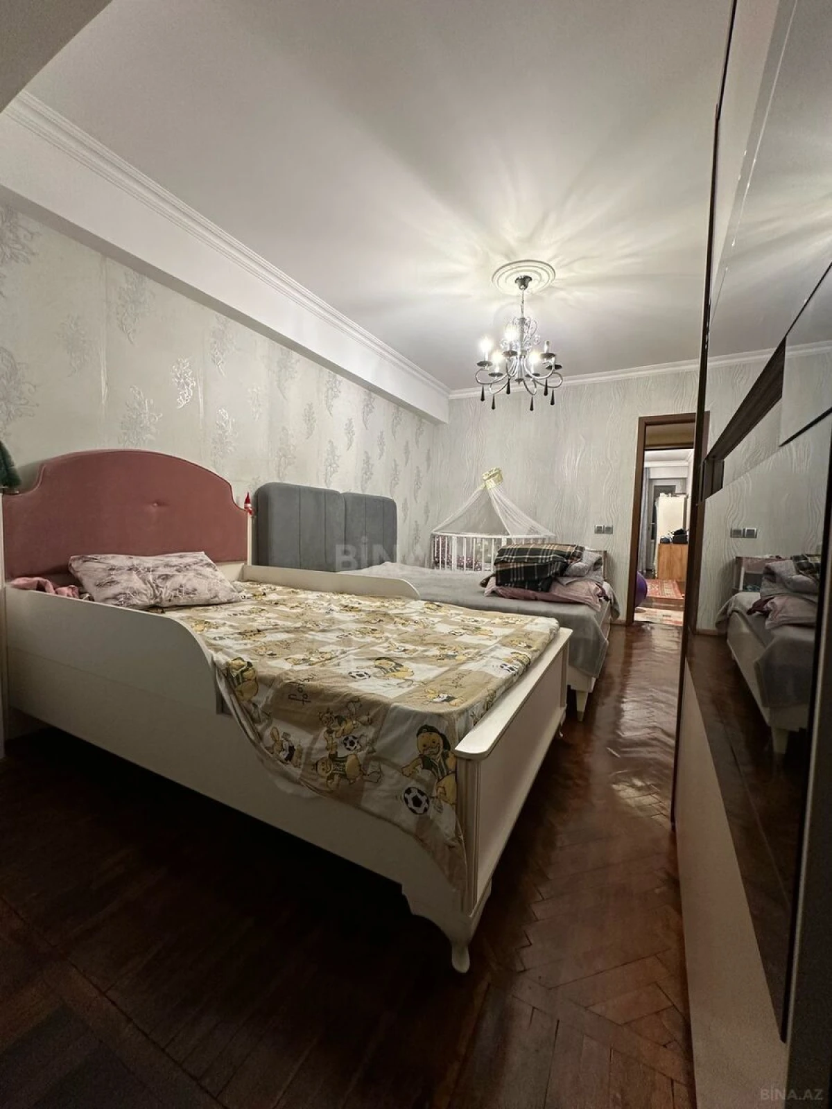 Satılır 6 otaqlı mənzil 200 m²