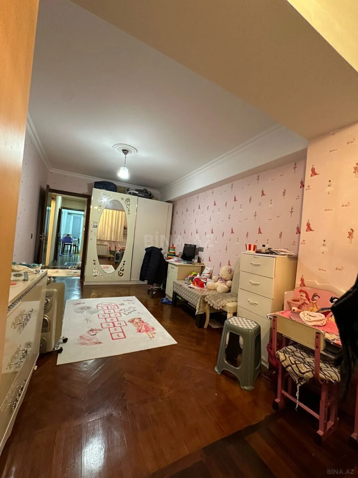 Satılır 6 otaqlı mənzil 200 m²