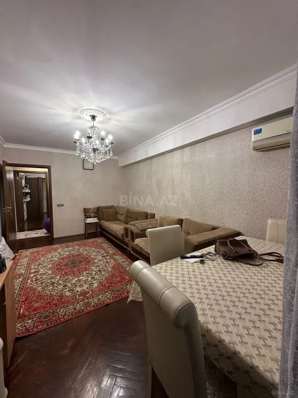 Satılır 6 otaqlı mənzil 200 m²