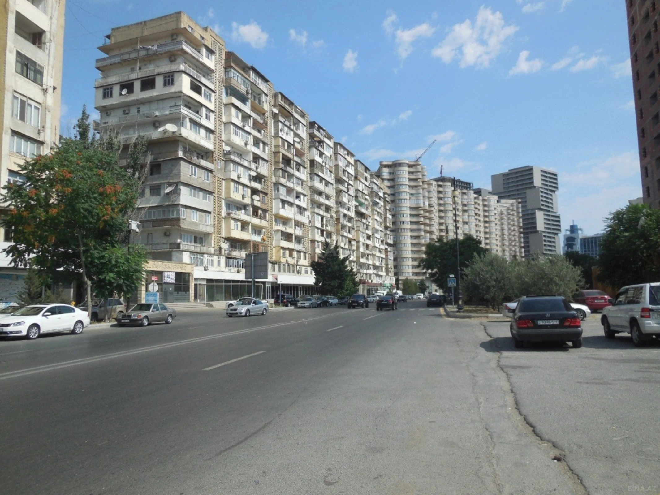 Satılır 6 otaqlı mənzil 200 m²