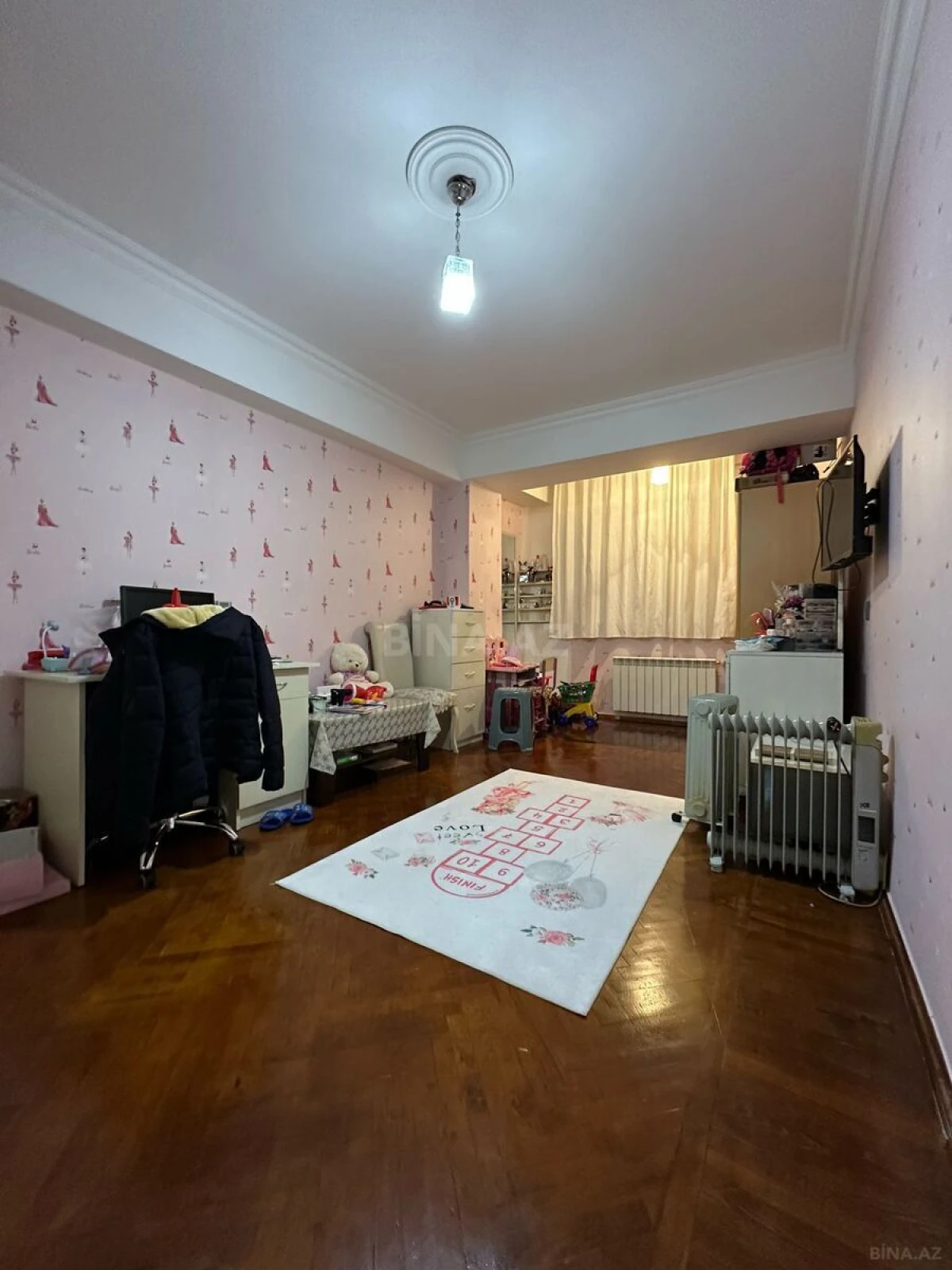 Satılır 6 otaqlı mənzil 200 m²