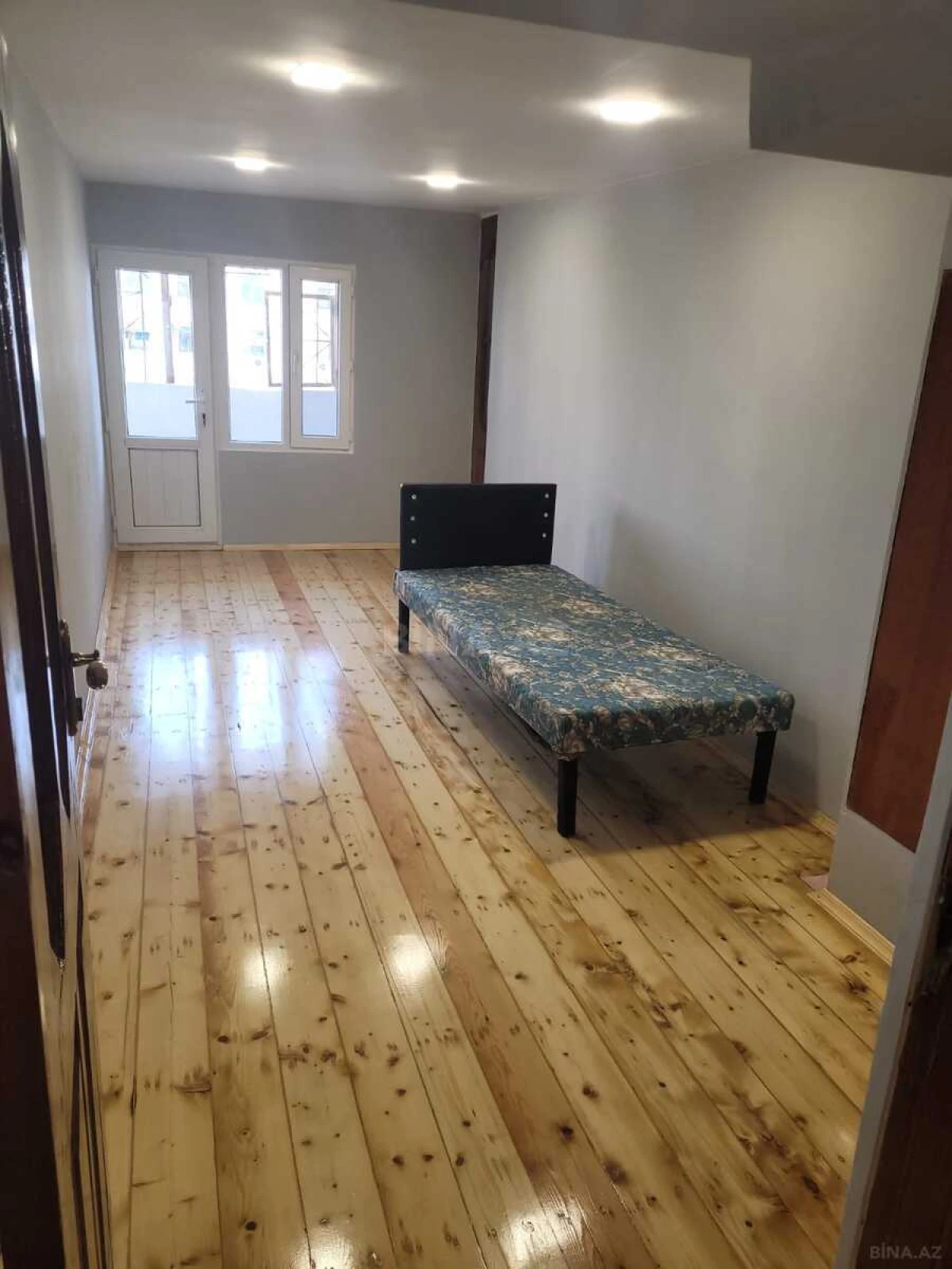 Satılır 6 otaqlı mənzil 200 m²