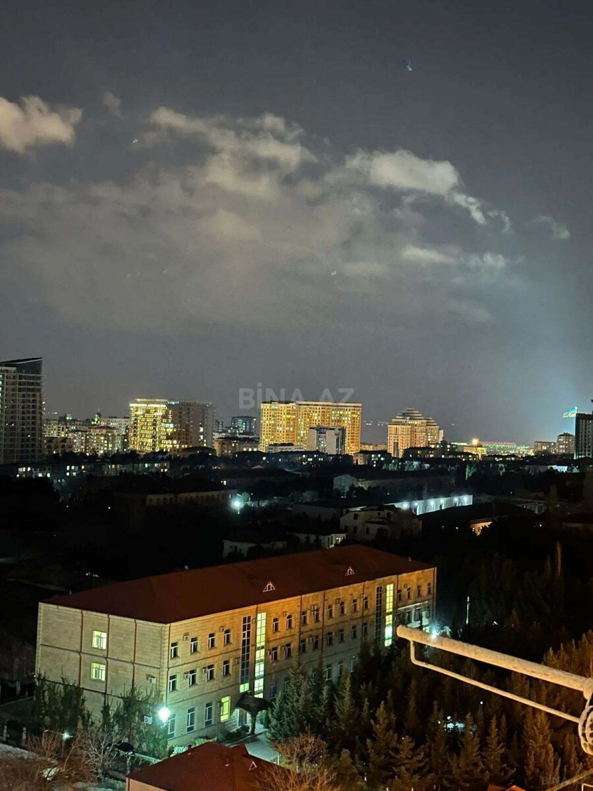 Satılır 6 otaqlı mənzil 200 m²