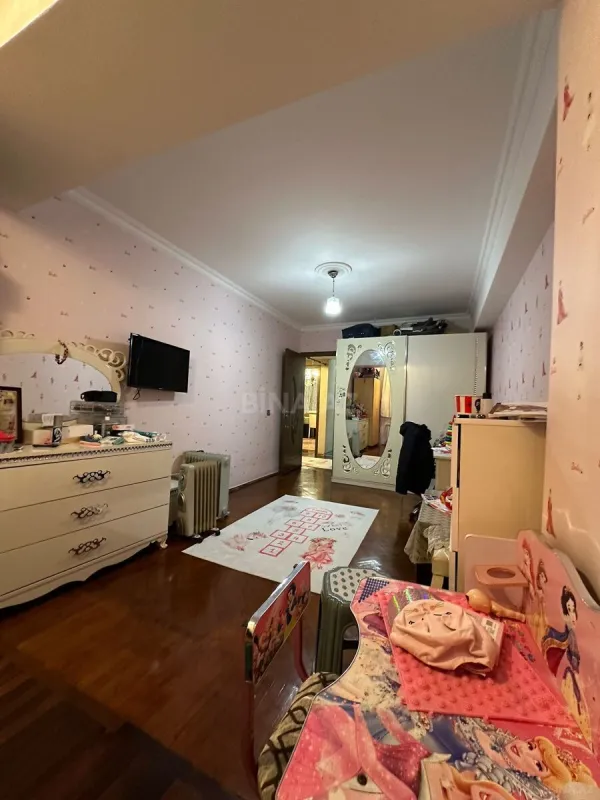 Satılır 6 otaqlı mənzil 200 m²