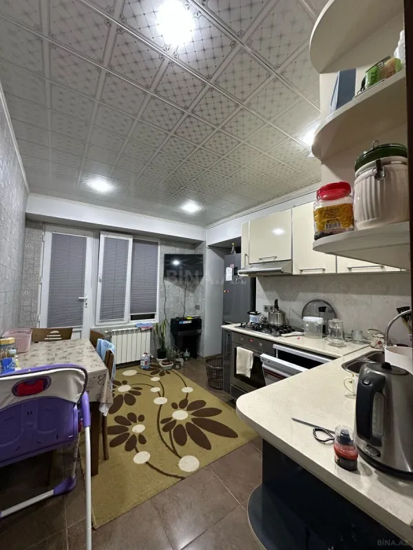 Satılır 6 otaqlı mənzil 200 m²