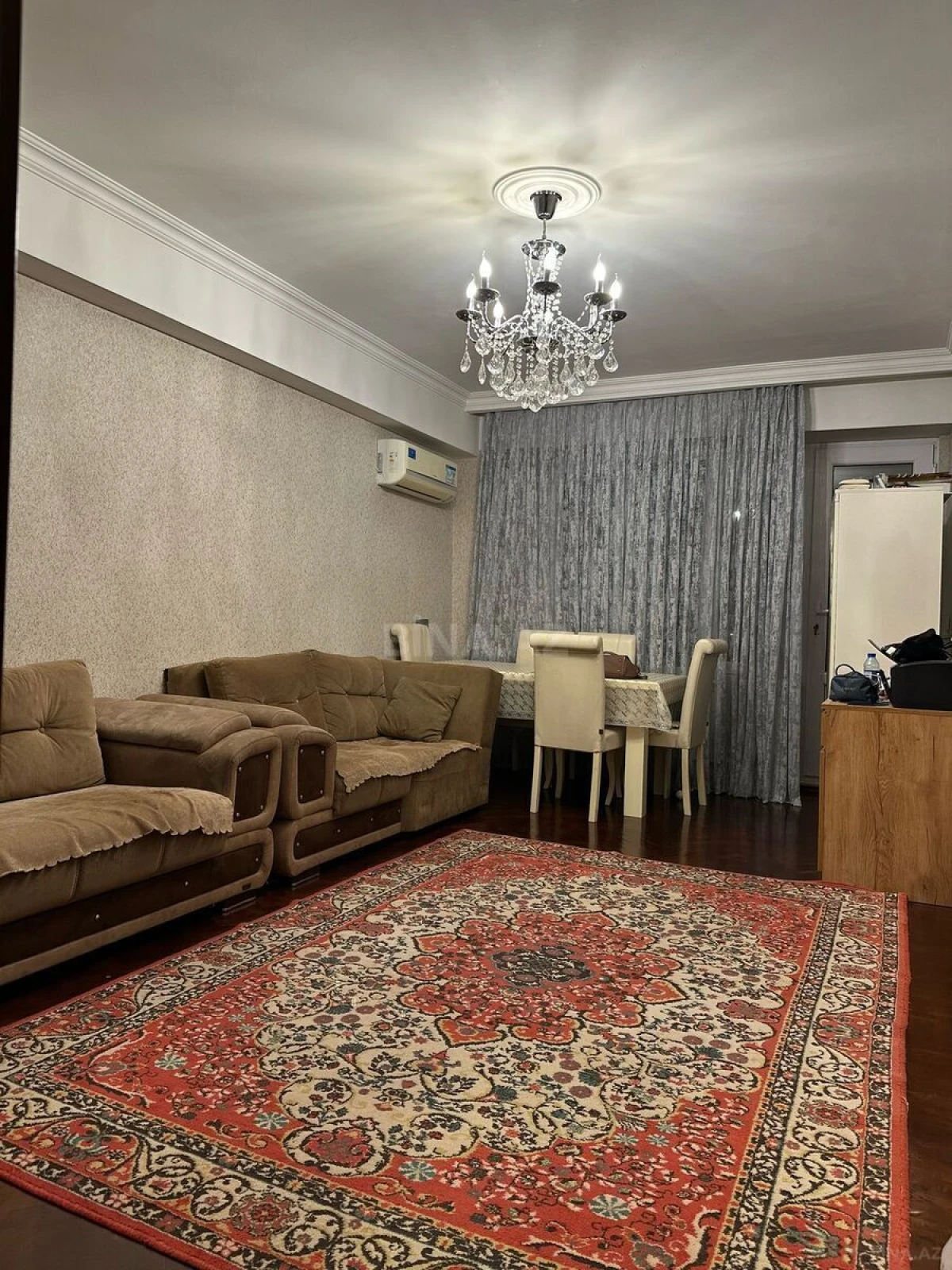 Satılır 6 otaqlı mənzil 200 m²