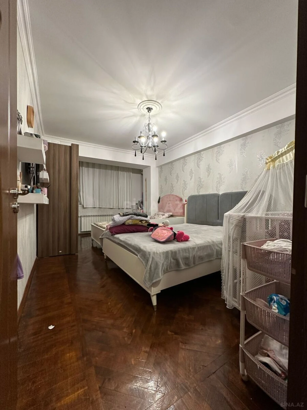 Satılır 6 otaqlı mənzil 200 m²