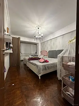 Satılır 6 otaqlı mənzil 200 m²