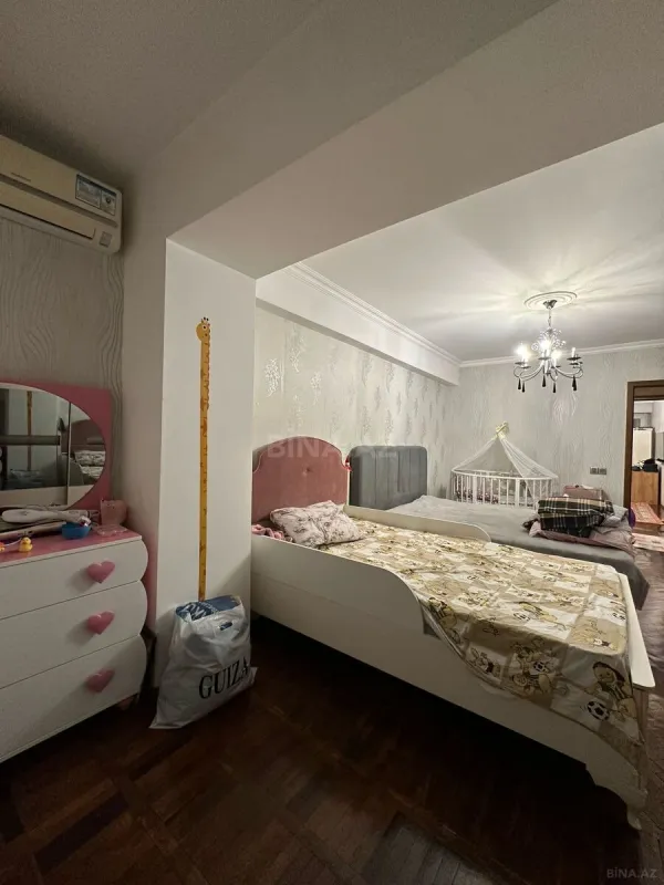 Satılır 6 otaqlı mənzil 200 m²