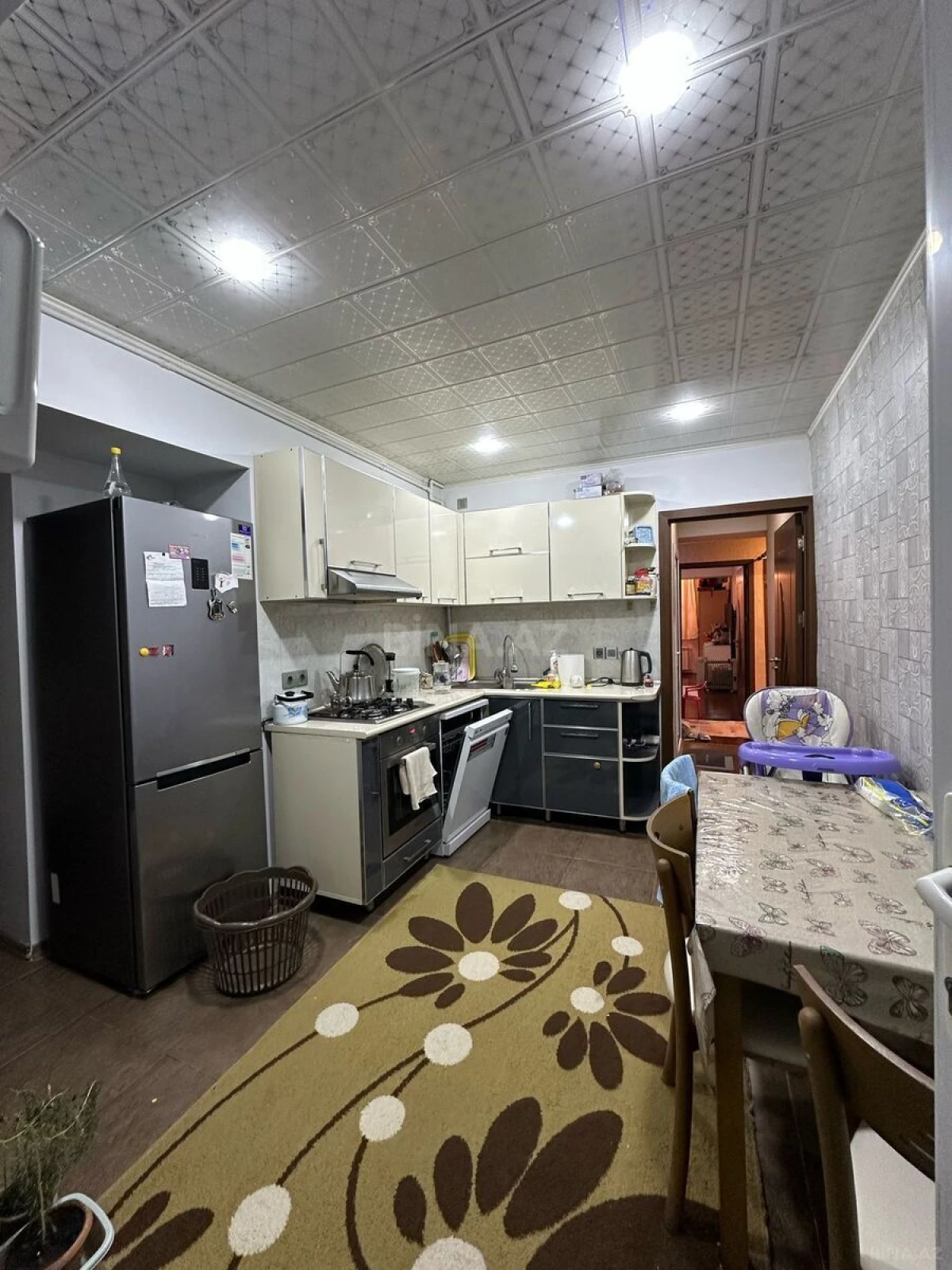 Satılır 6 otaqlı mənzil 200 m²