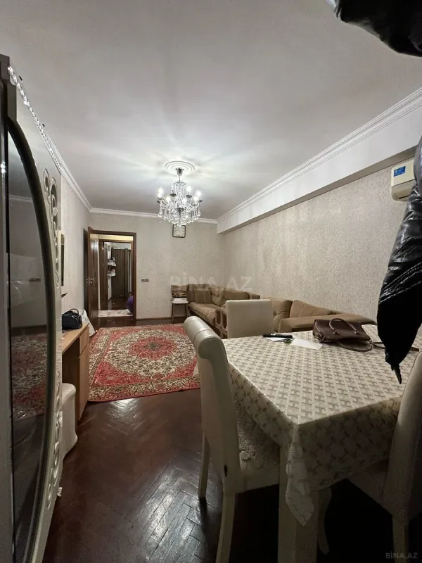 Satılır 6 otaqlı mənzil 200 m²