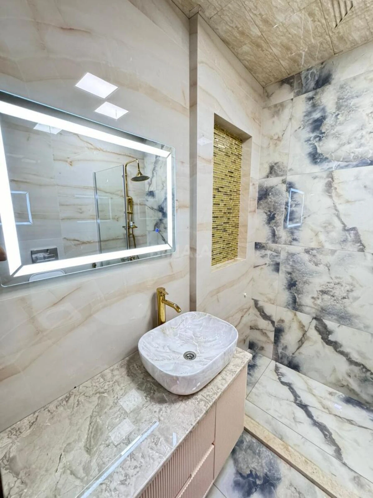 Kirayə verilir 2 otaqlı mənzil 75 m²