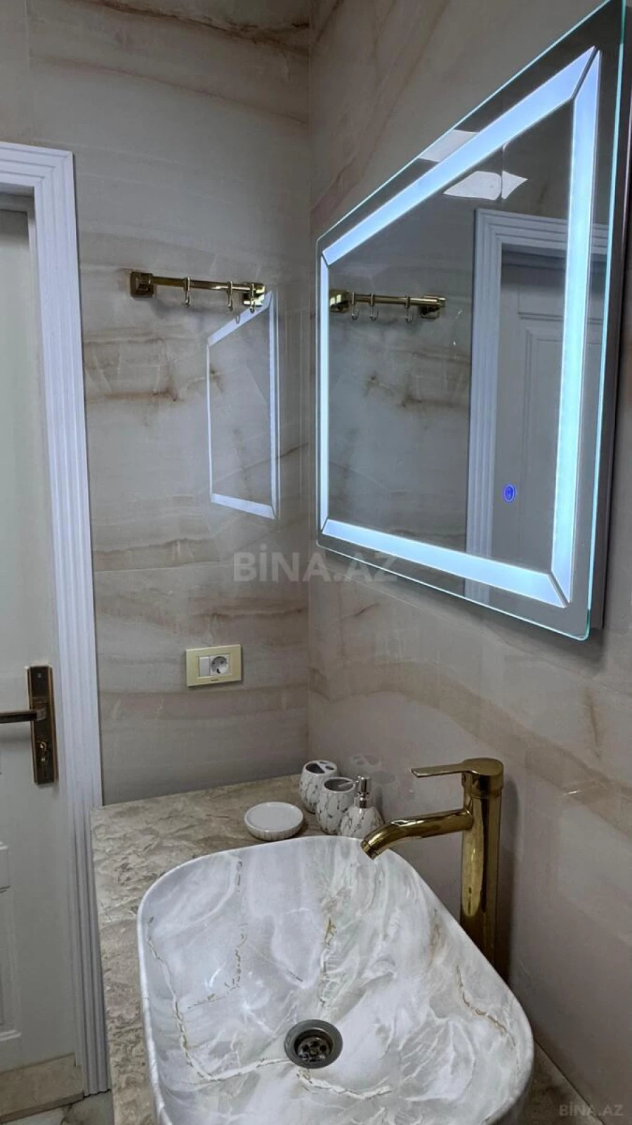 Kirayə verilir 2 otaqlı mənzil 75 m²