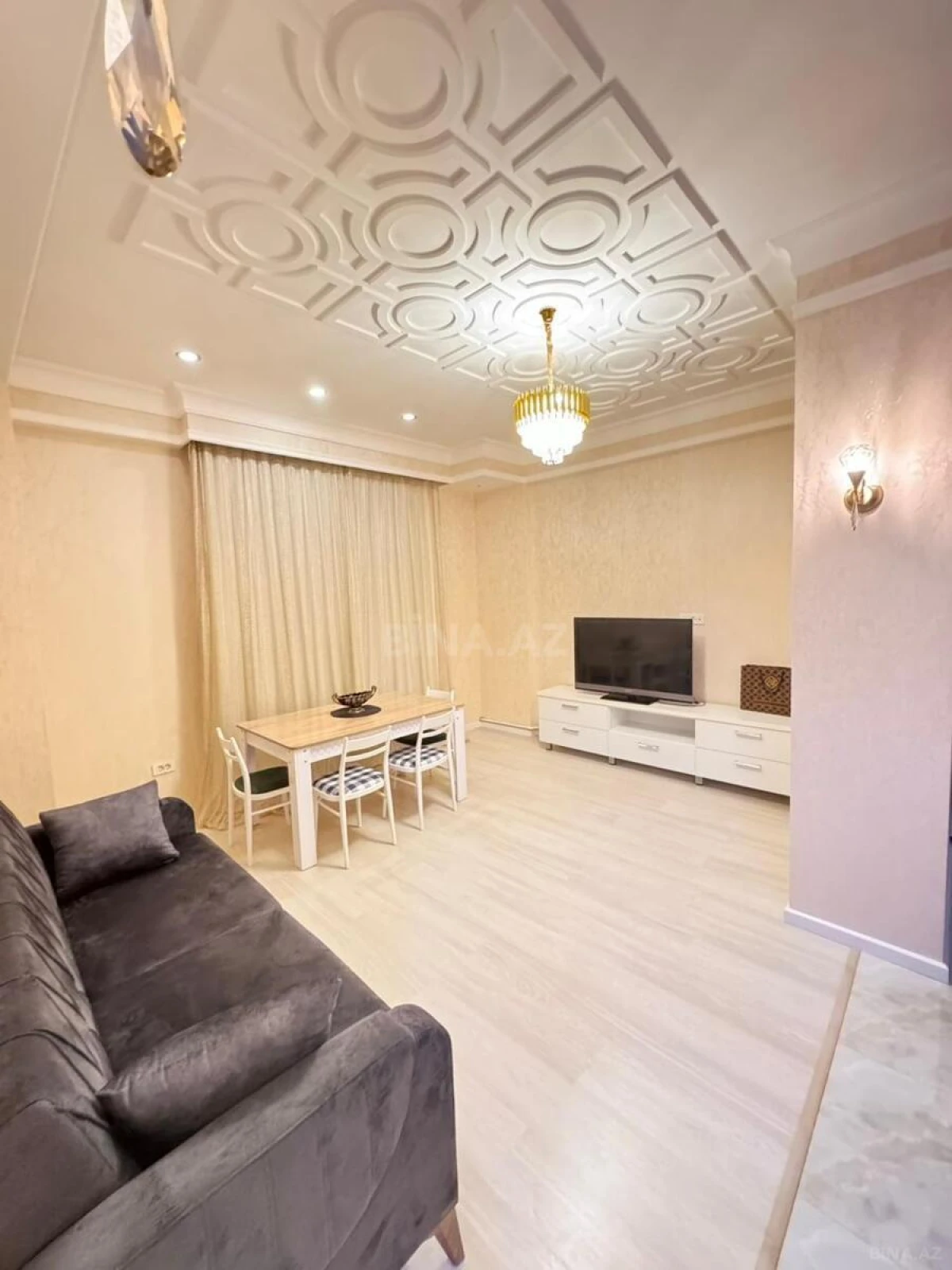 Kirayə verilir 2 otaqlı mənzil 75 m²