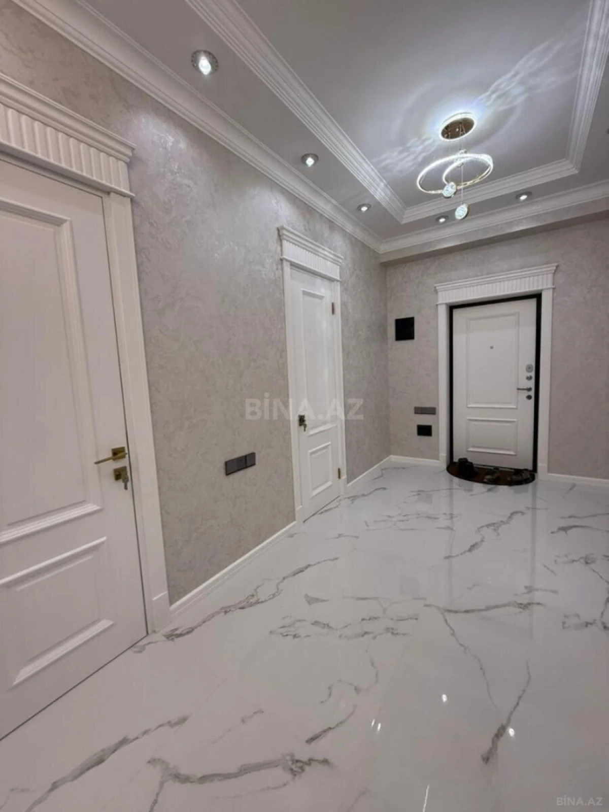 Satılır 3 otaqlı mənzil 142 m²