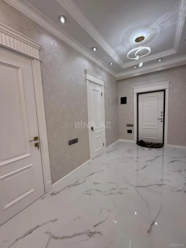 Satılır 3 otaqlı mənzil 142 m²