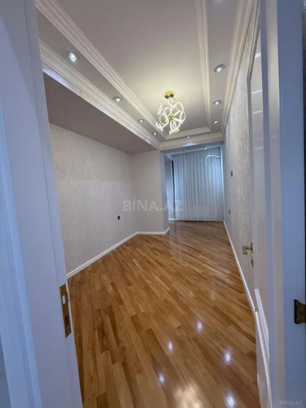 Satılır 3 otaqlı mənzil 142 m²