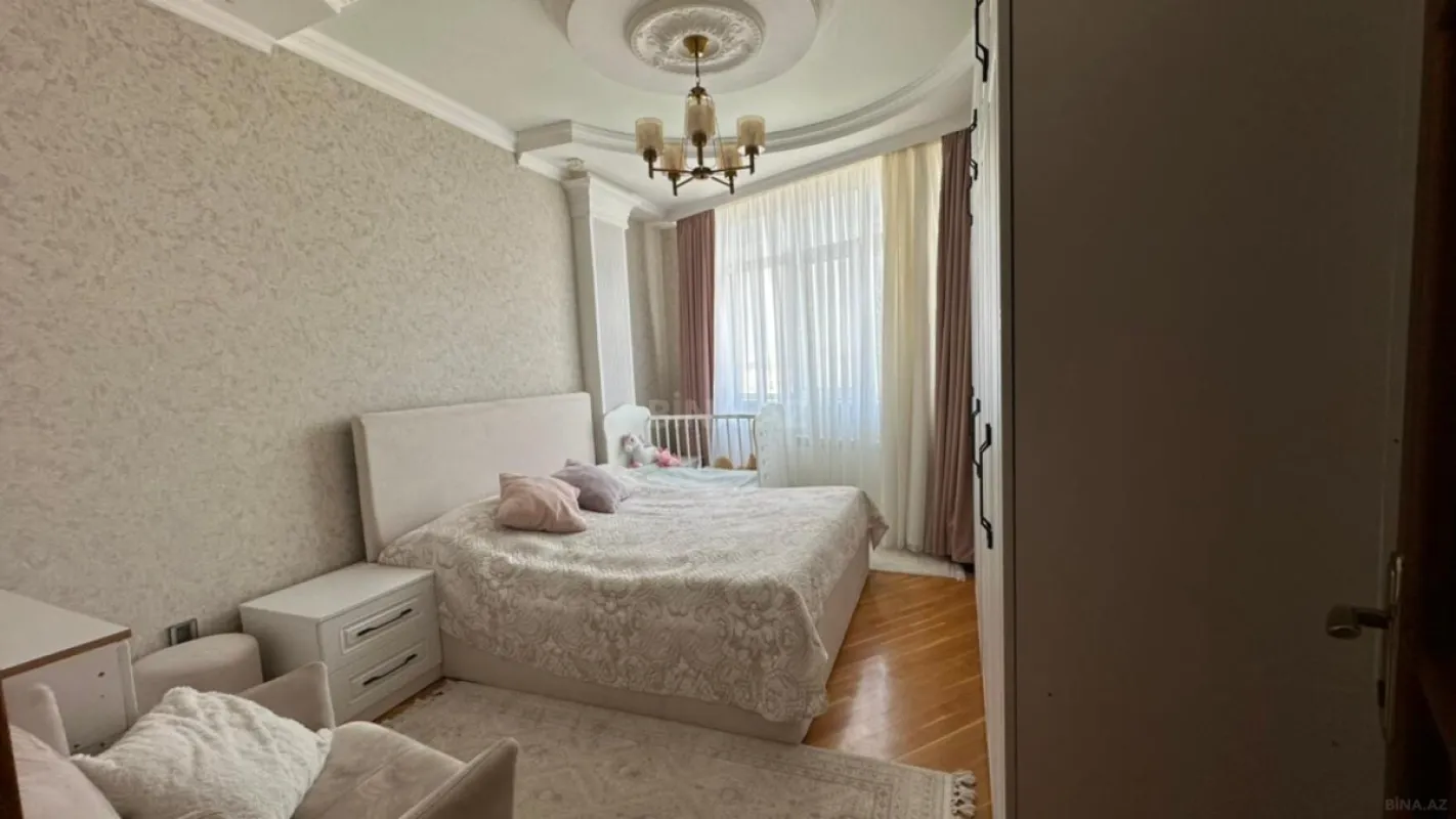 Satılır 2 otaqlı mənzil 90 m²
