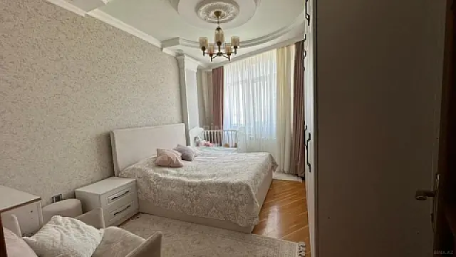 Satılır 2 otaqlı mənzil 90 m²