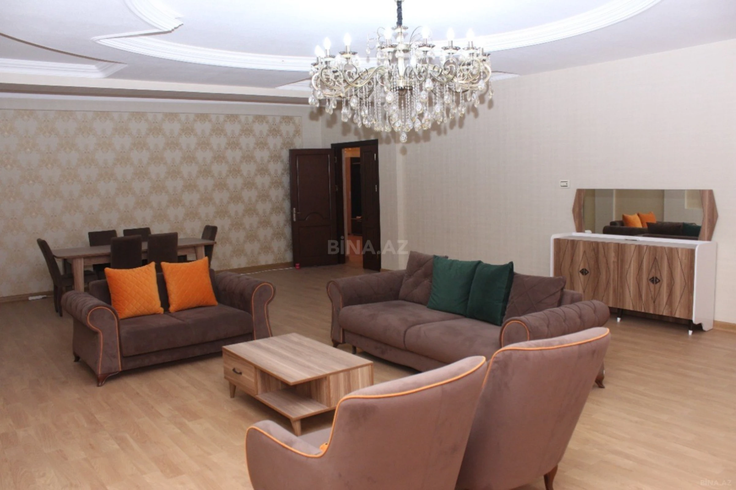 Satılır 4 otaqlı mənzil 216 m²