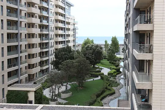 Satılır 4 otaqlı mənzil 216 m²