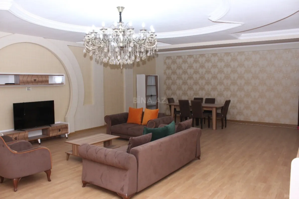 Satılır 4 otaqlı mənzil 216 m²