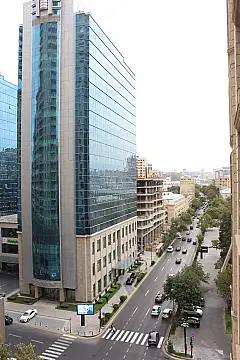 Satılır 4 otaqlı mənzil 216 m²