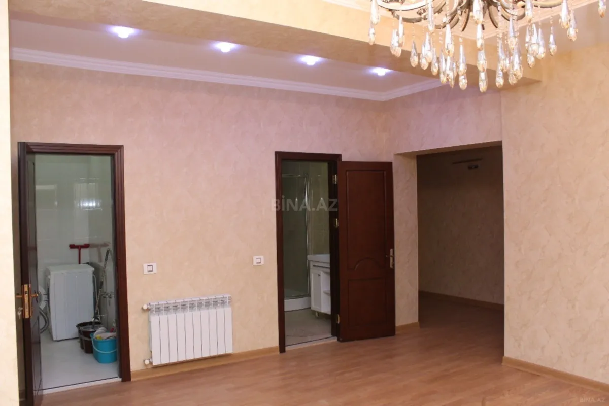 Satılır 4 otaqlı mənzil 216 m²