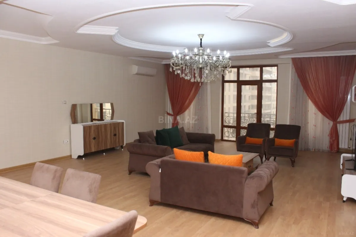 Satılır 4 otaqlı mənzil 216 m²
