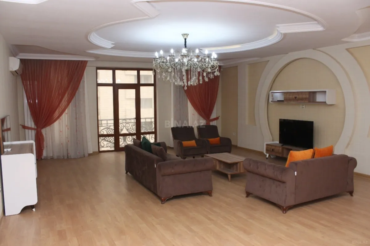 Satılır 4 otaqlı mənzil 216 m²