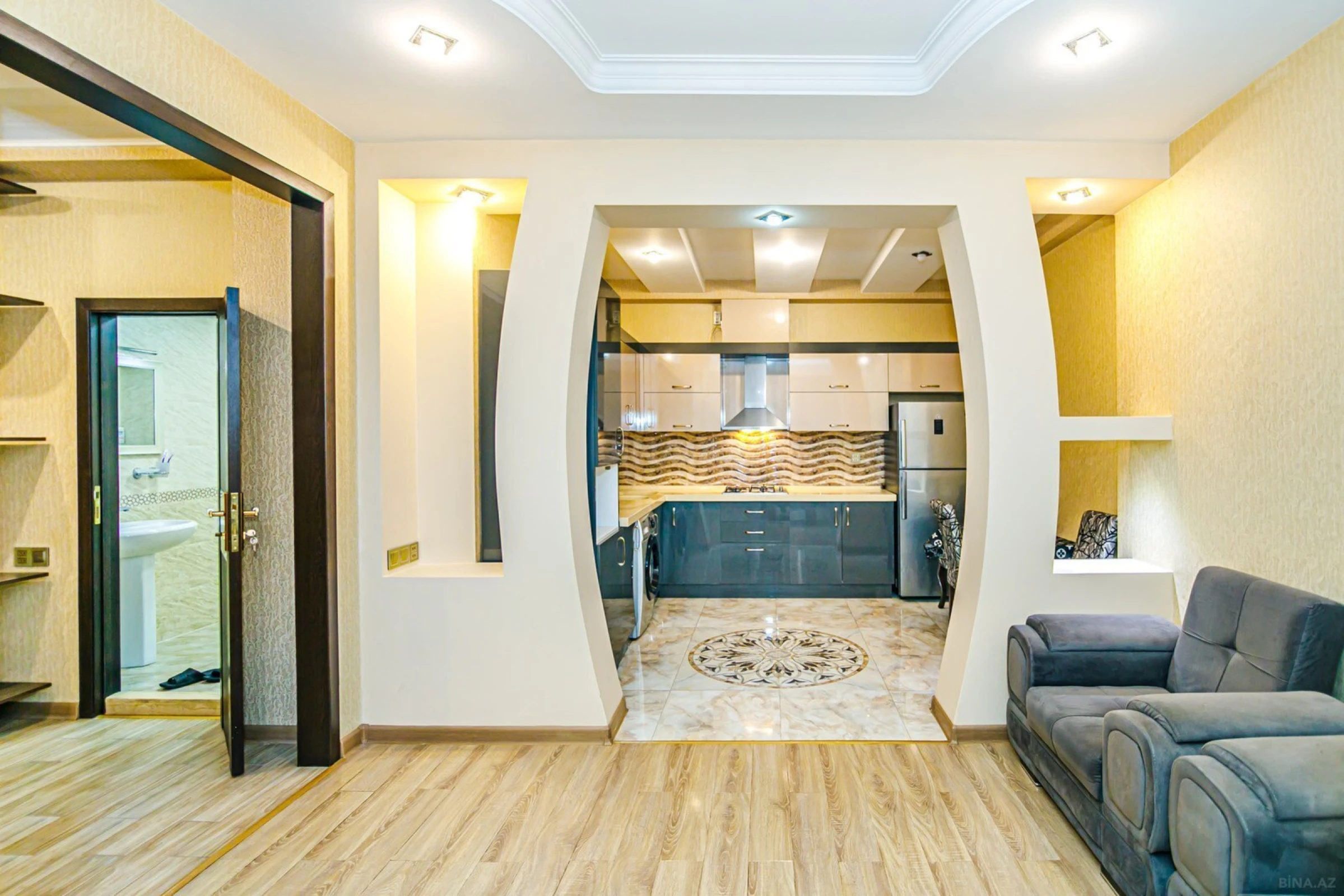 Kirayə verilir 2 otaqlı mənzil 70 m²