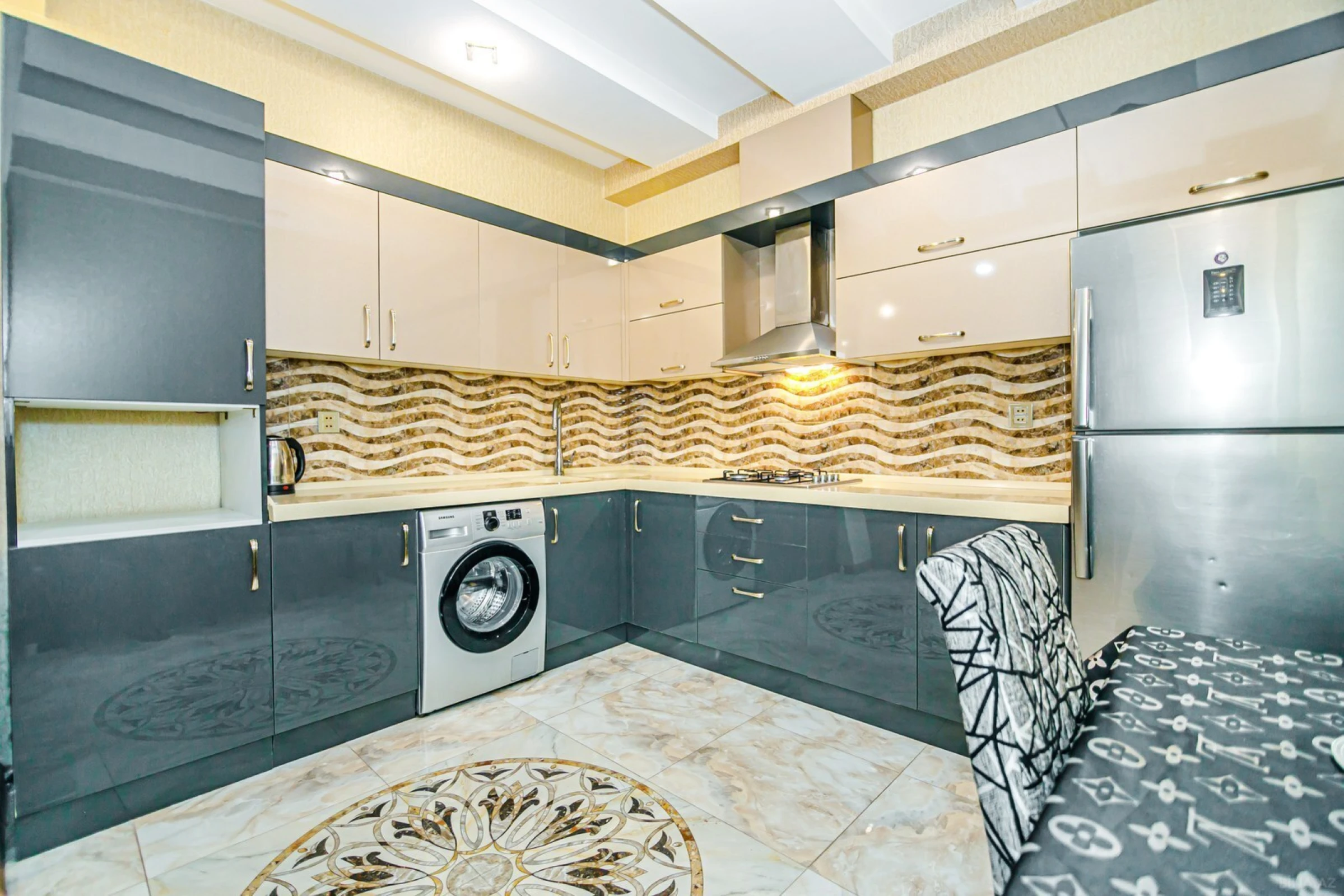 Kirayə verilir 2 otaqlı mənzil 70 m²