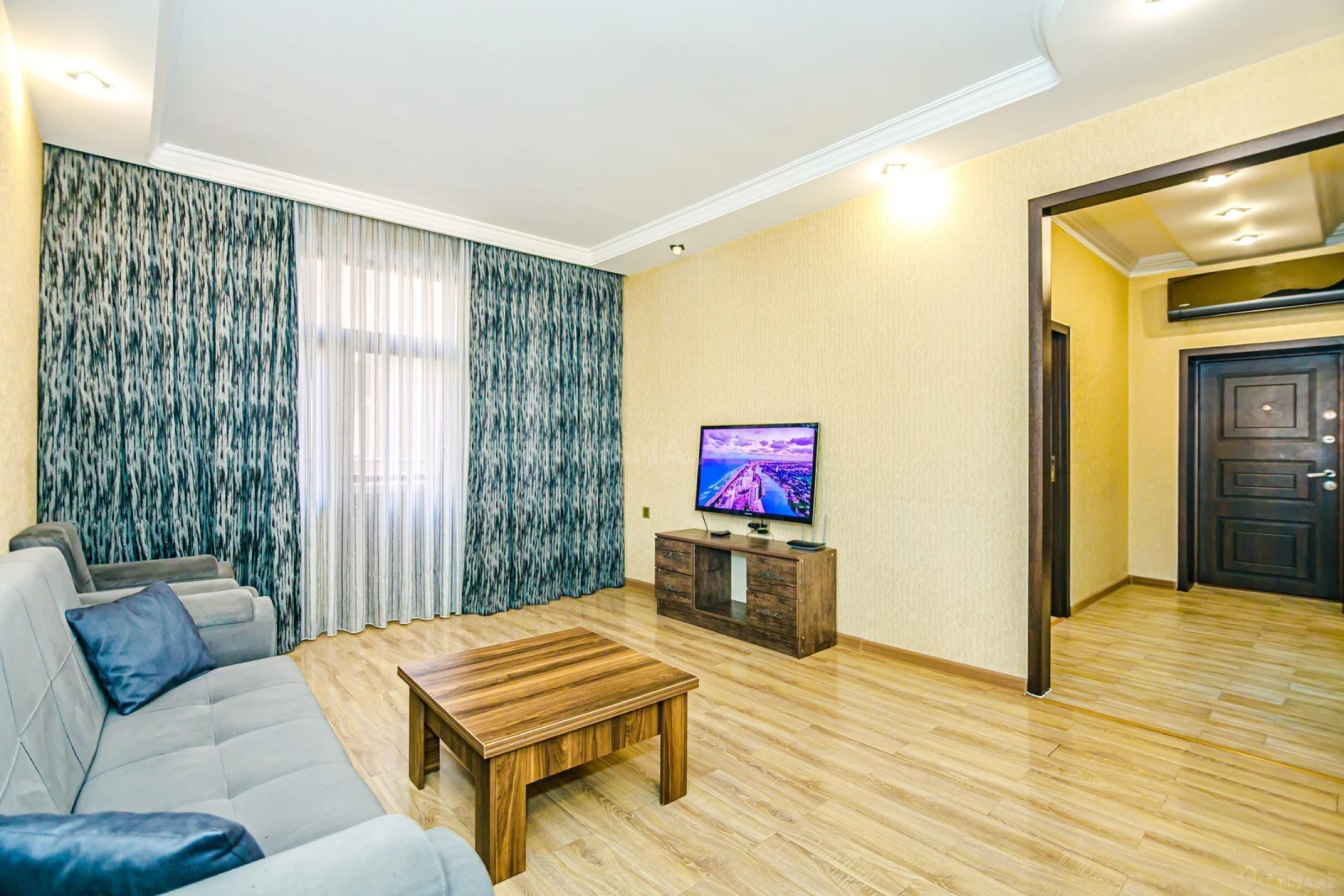 Kirayə verilir 2 otaqlı mənzil 70 m²