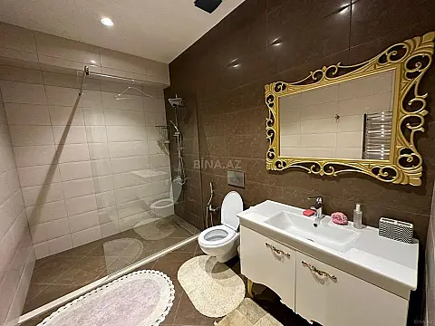 Satılır 10 otaqlı həyət evi 500 m²