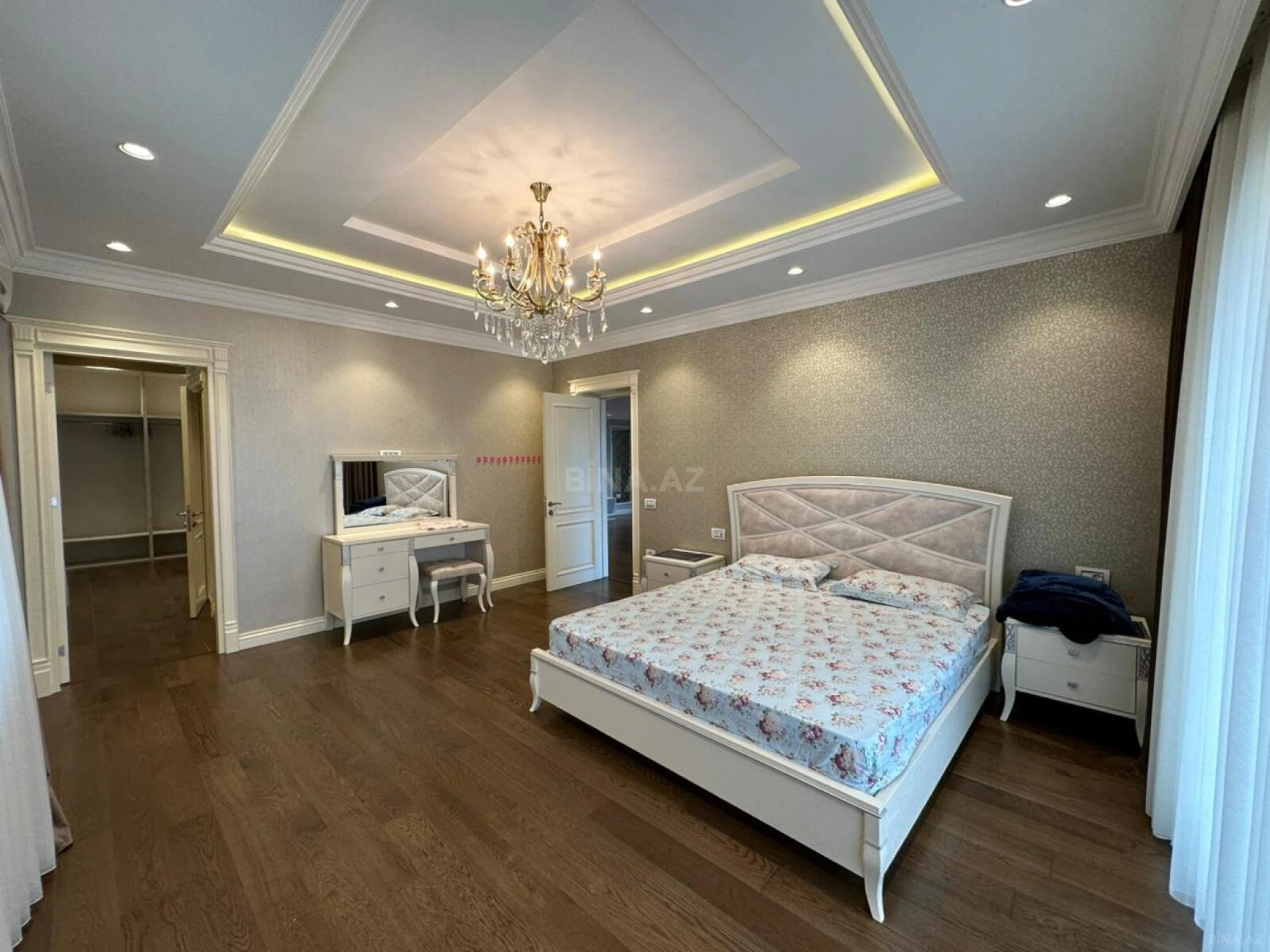 Satılır 10 otaqlı həyət evi 500 m²