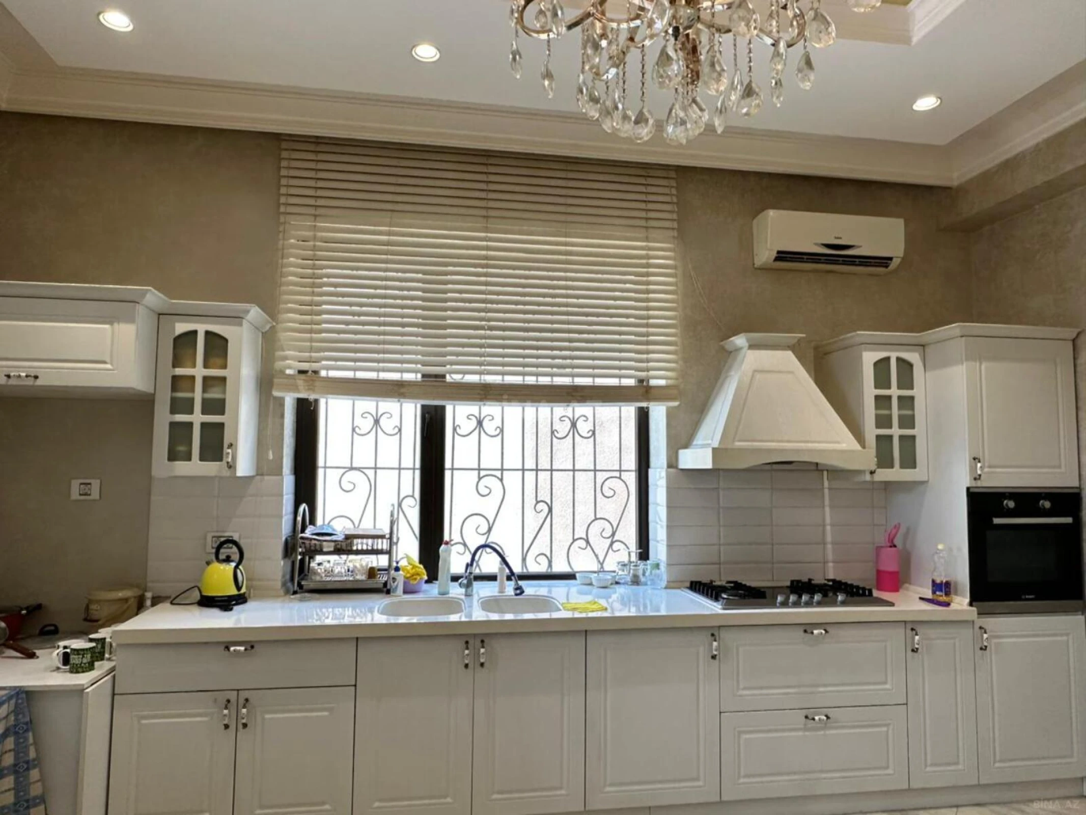 Satılır 10 otaqlı həyət evi 500 m²