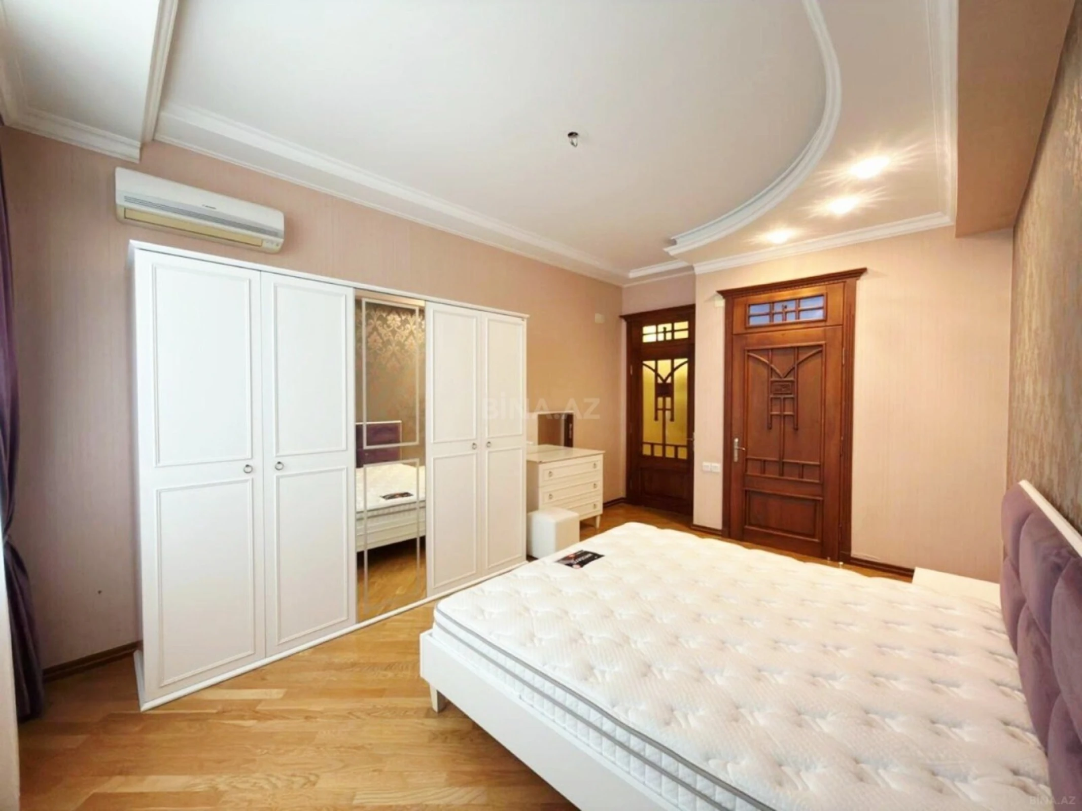 Satılır 3 otaqlı mənzil 145 m²