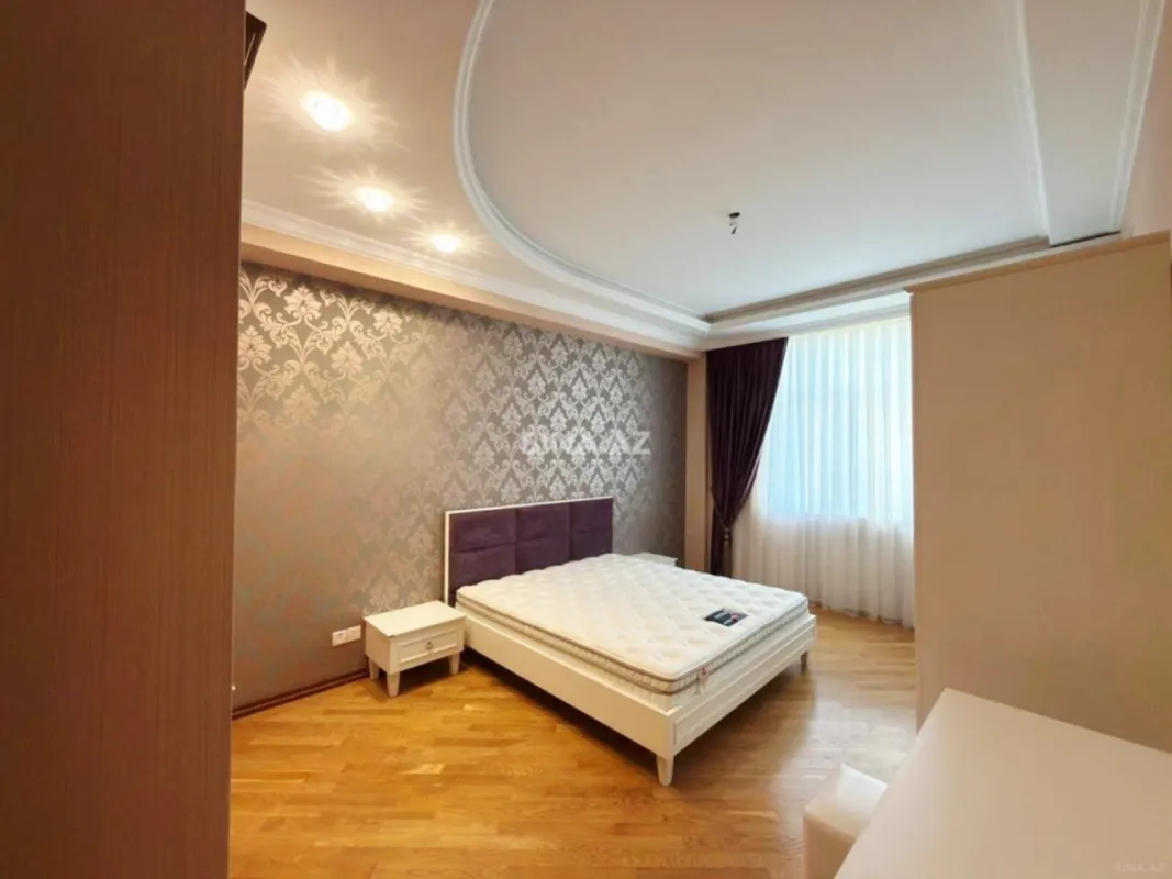 Satılır 3 otaqlı mənzil 145 m²