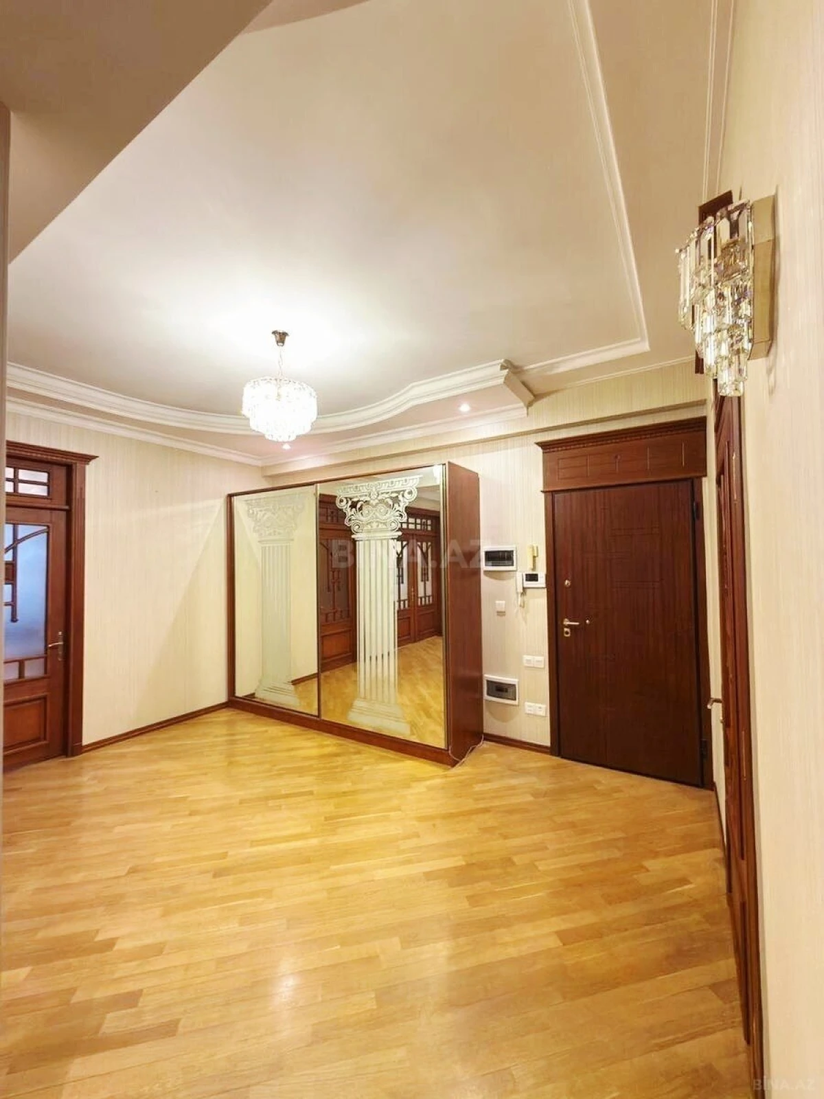 Satılır 3 otaqlı mənzil 145 m²