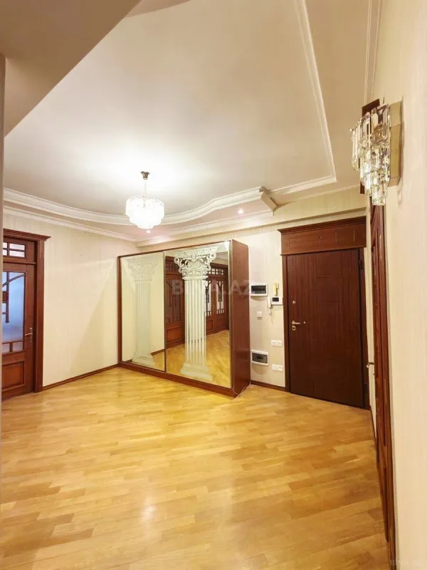 Satılır 3 otaqlı mənzil 145 m²
