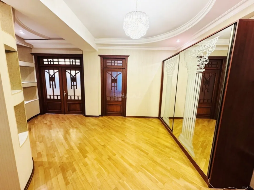 Satılır 3 otaqlı mənzil 145 m²