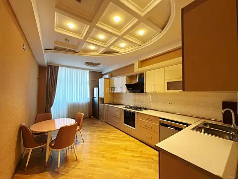 Satılır 3 otaqlı mənzil 145 m² — Bakı, Yasamal qəs. 3 otaq 145.00 m²