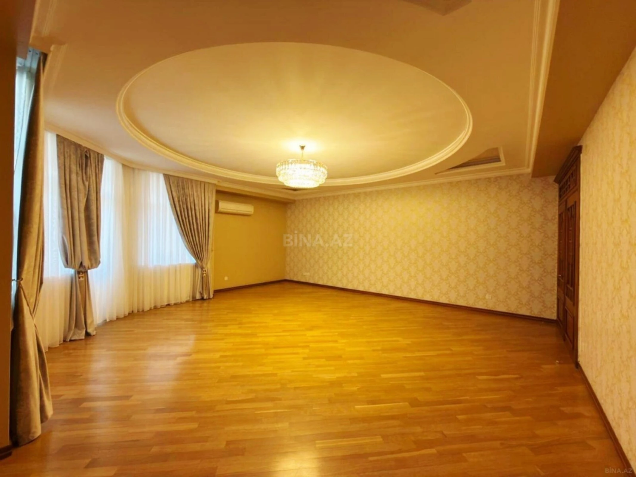 Satılır 3 otaqlı mənzil 145 m²