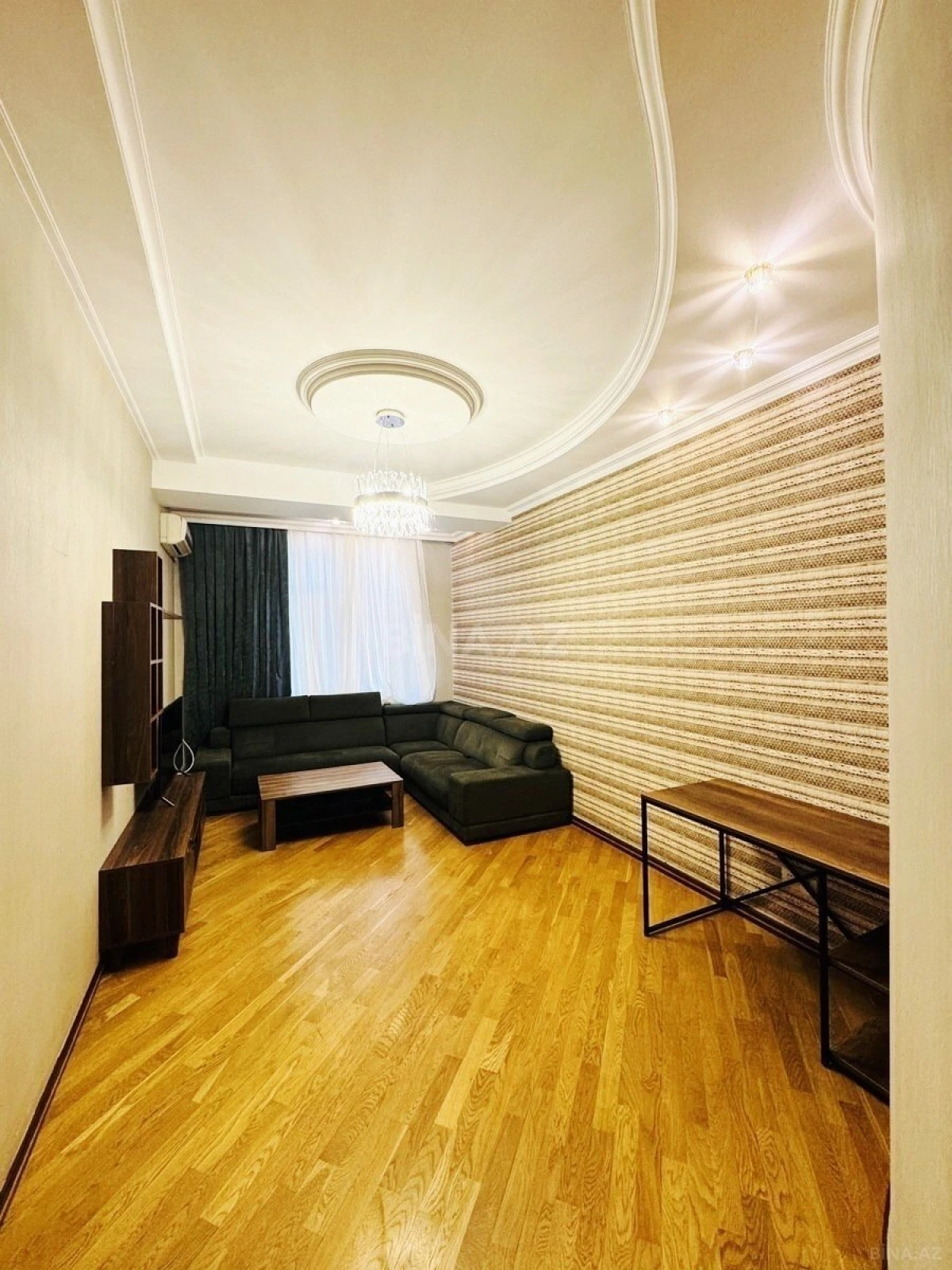 Satılır 3 otaqlı mənzil 145 m²