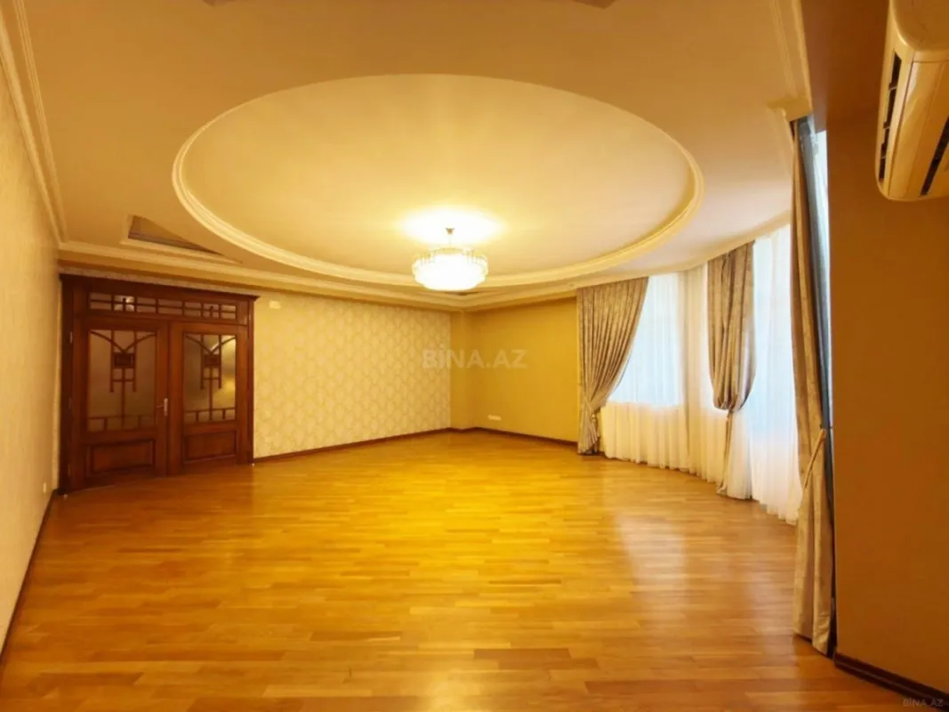 Satılır 3 otaqlı mənzil 145 m²