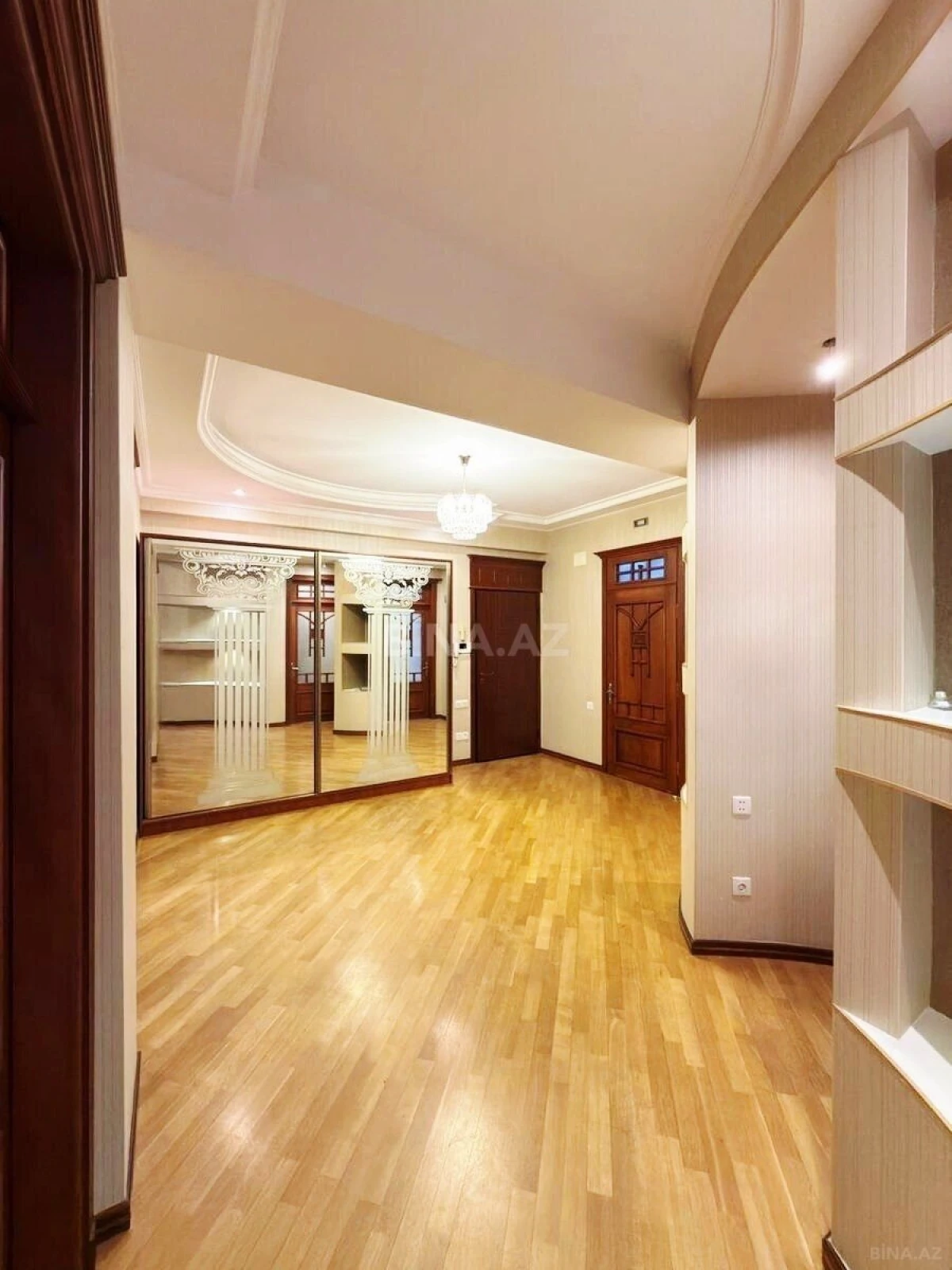 Satılır 3 otaqlı mənzil 145 m²