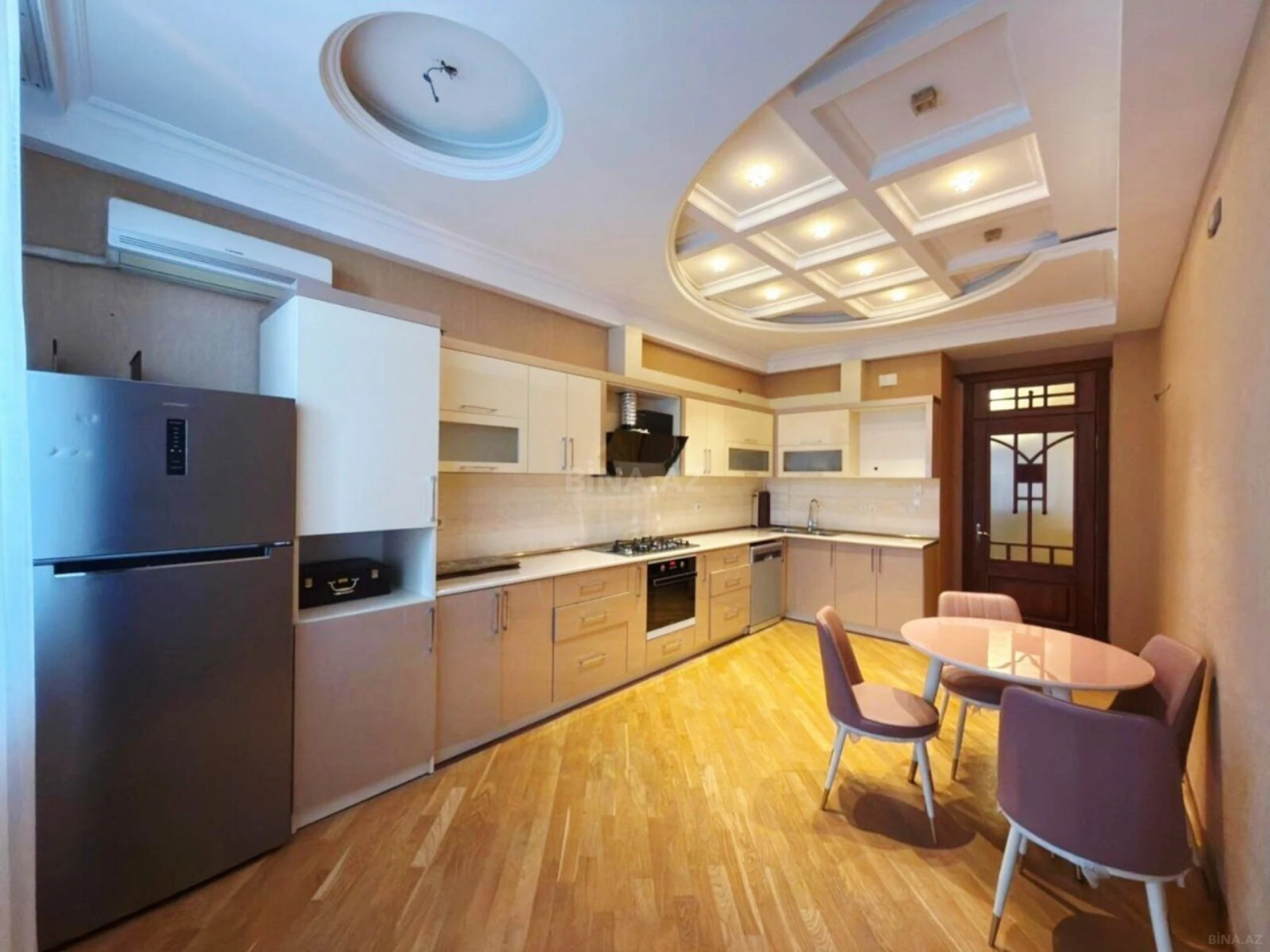 Satılır 3 otaqlı mənzil 145 m²