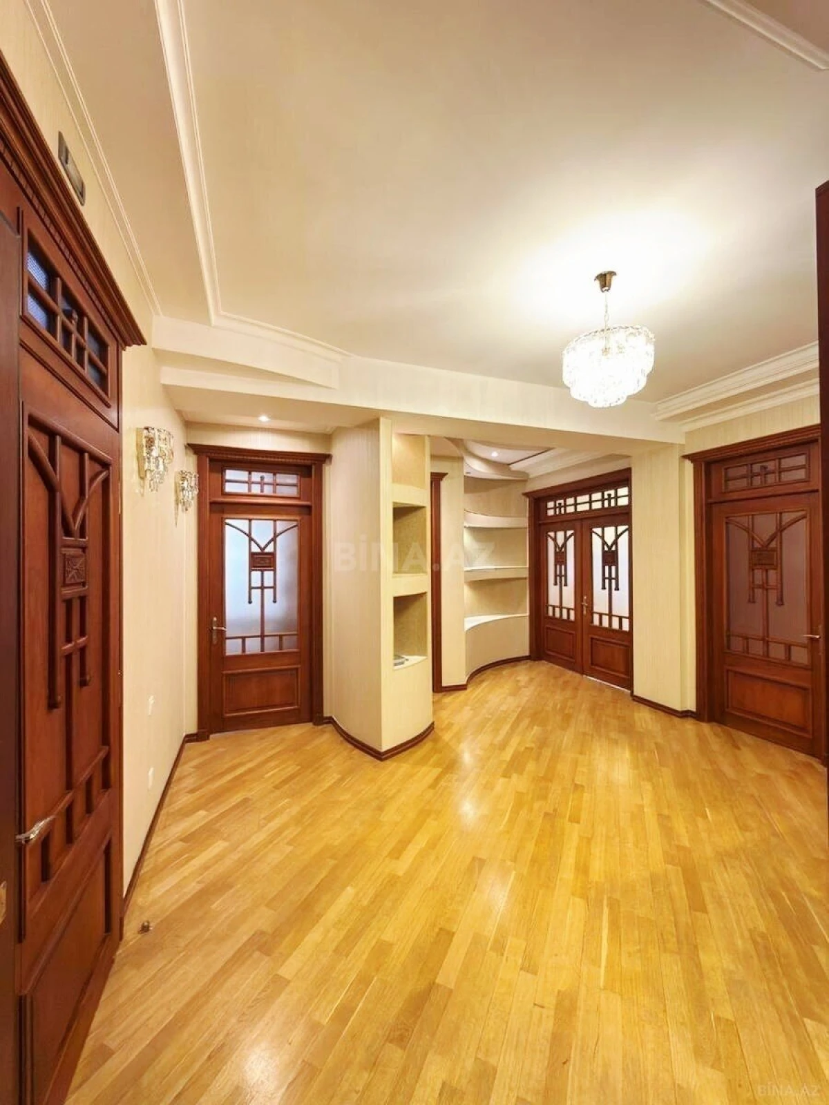 Satılır 3 otaqlı mənzil 145 m²