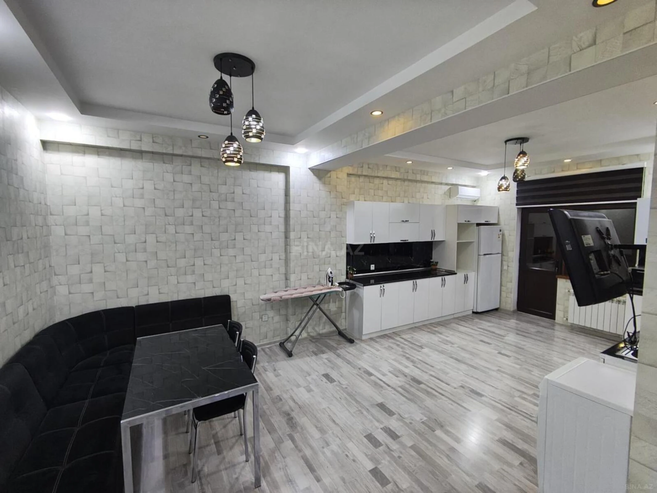 Kirayə verilir 4 otaqlı mənzil 190 m²