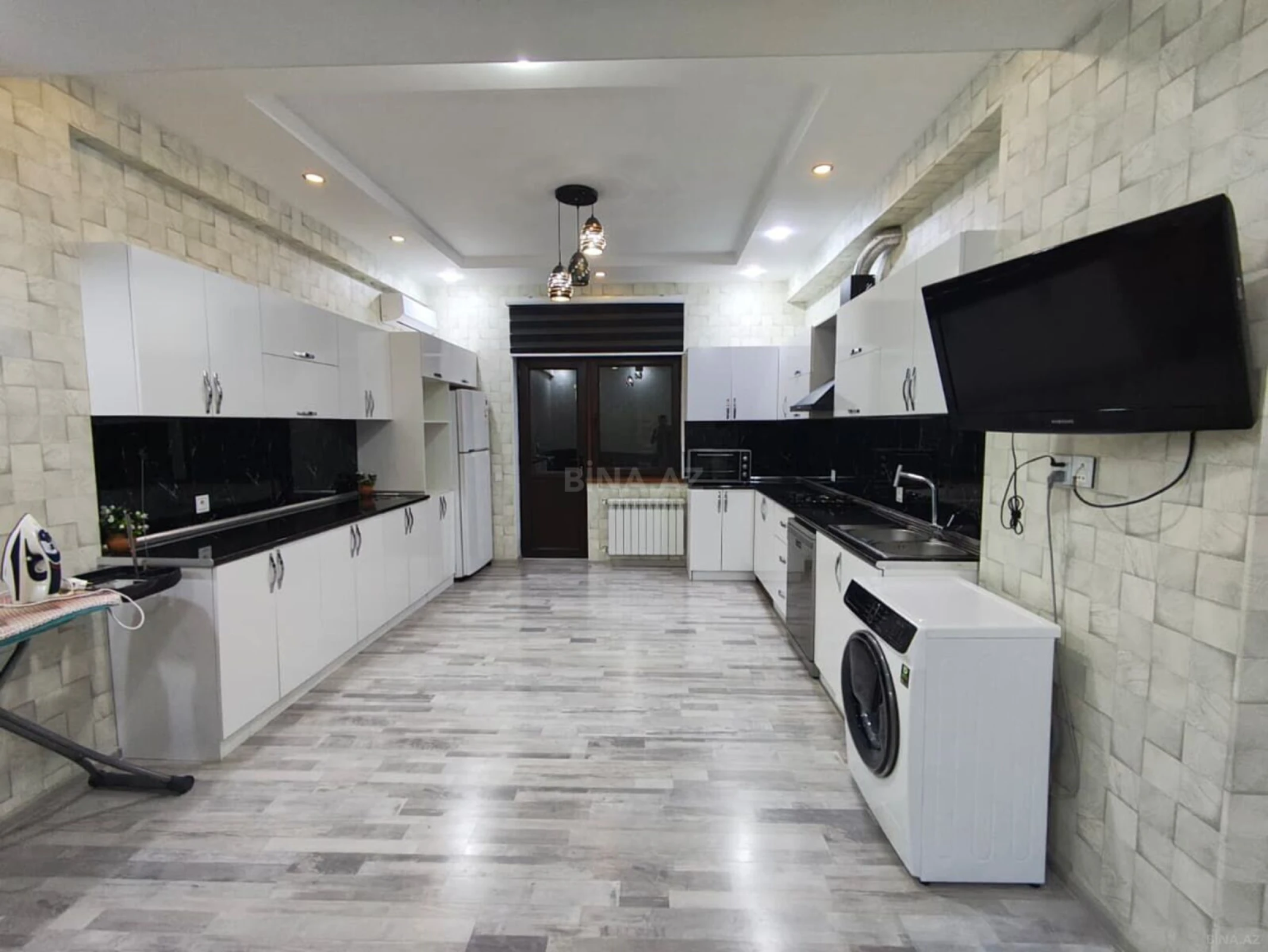 Kirayə verilir 4 otaqlı mənzil 190 m²